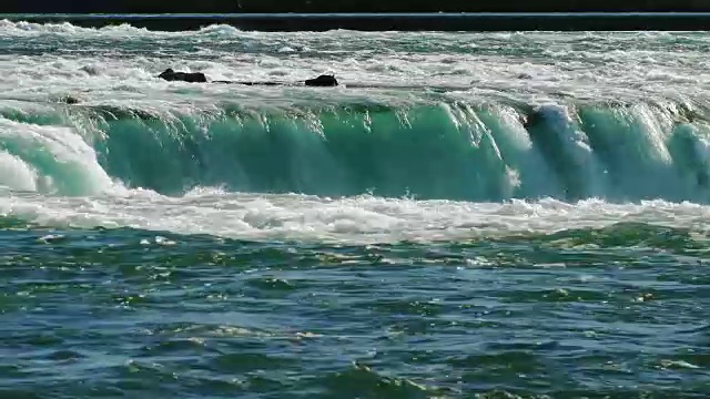 尼亚加拉大瀑布的水流视频素材