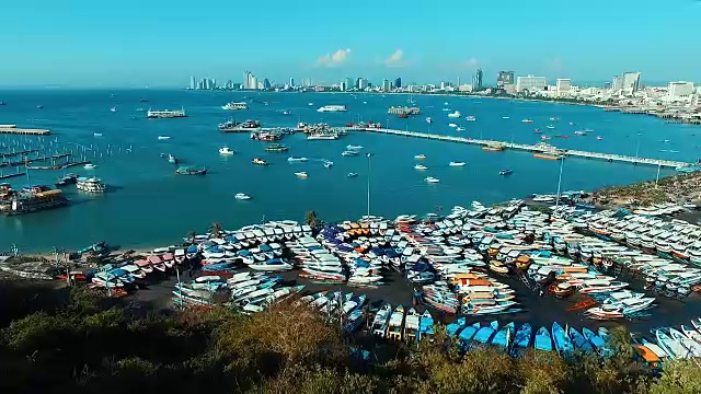 航拍:芭堤雅普拉图姆纳克山，海港景色。视频素材