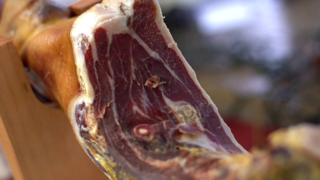 传统的西班牙食物。Jamon。西班牙干腌火腿视频素材