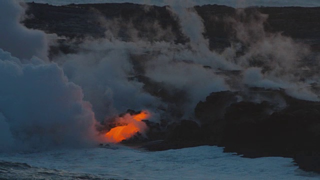 熔岩流入海洋-基拉韦厄火山，夏威夷视频下载