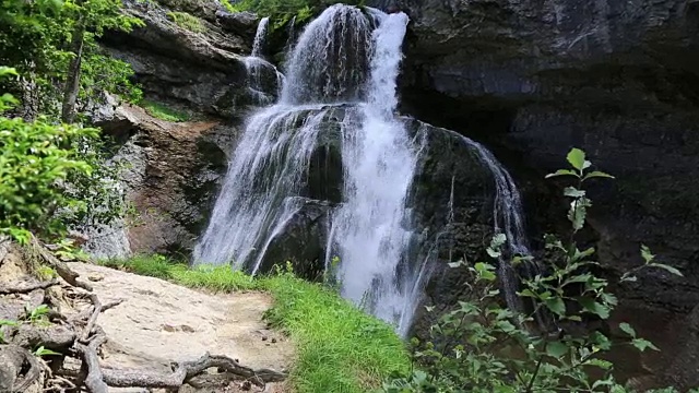 奥德萨山谷的瀑布视频素材