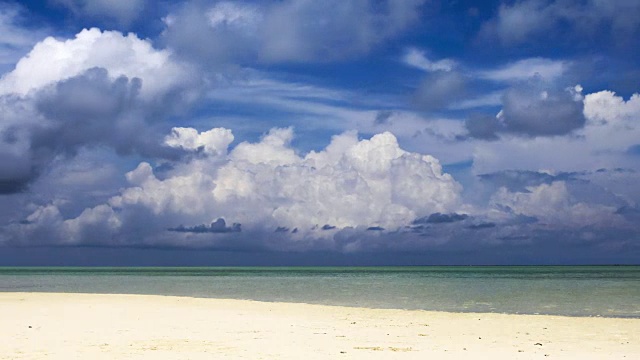 热带海滩的时间流逝，清澈的海水视频素材