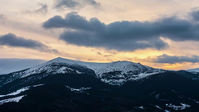 雪山与云时光流逝视频素材