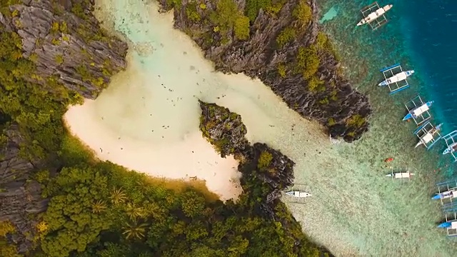 美丽的热带泻湖，鸟瞰图。热带岛屿视频素材