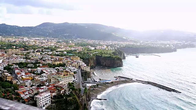 索伦托海岸线和那不勒斯湾景色视频素材