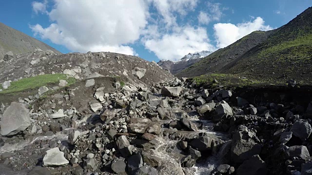 堪察加半岛的山脉景观:火山河景观视频素材