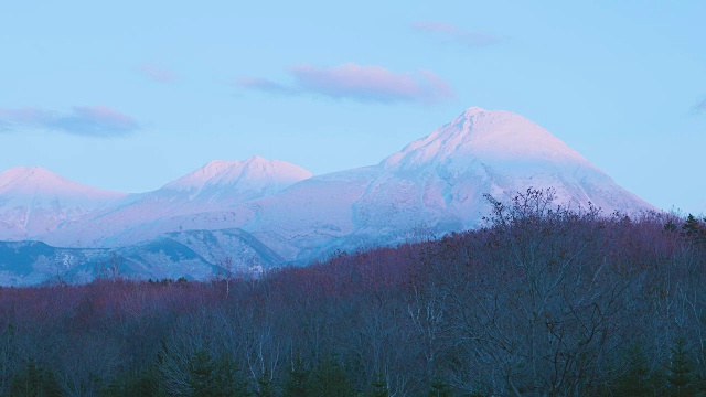 日本北海道知床国家公园的罗须山，4K拍摄视频下载