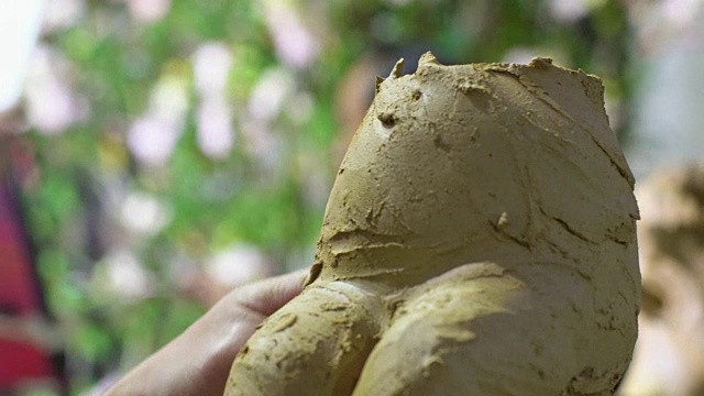 近距离的黏土娃娃制作视频素材