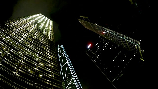 香港金钟地区的夜间延时，描绘了这个城市的一些地标。视频素材