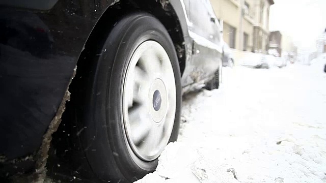 汽车陷在雪里视频素材