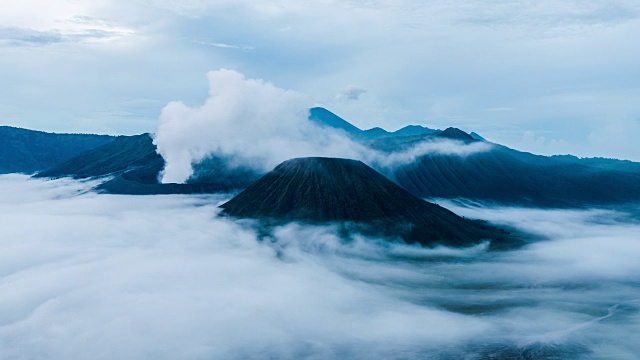 印度尼西亚东爪哇，哥莫山月光下的4K延时电影视频素材