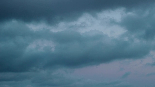 移动的雨云和蓝天视频素材