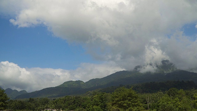 山川和天空的景观。Camiguin岛视频素材