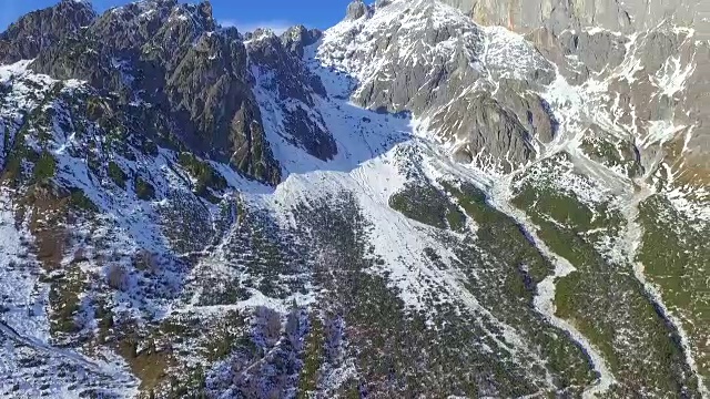 空中美丽的高山景观视频下载