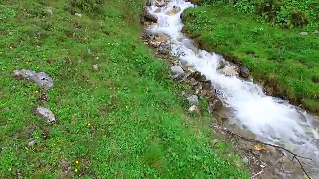 河流，阿尔卑斯山，空中风景，冰川。视频素材