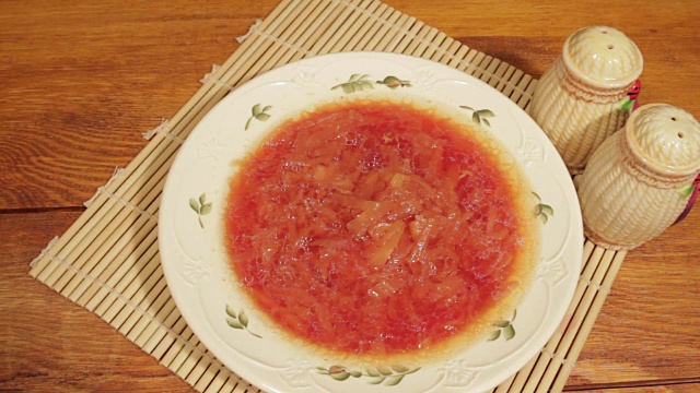 饮食蔬菜汤。生态清洁蔬菜素食餐视频素材