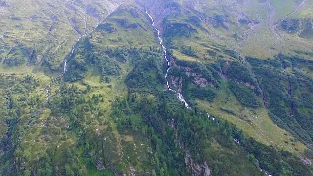 鸟瞰图，美丽的高山景观视频素材