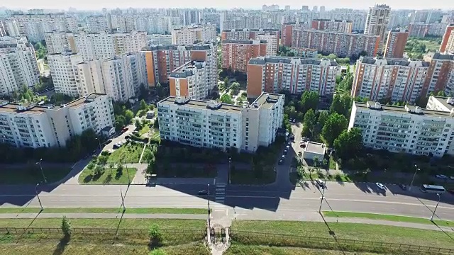 莫斯科的空中建筑、街道、道路和公寓视频素材