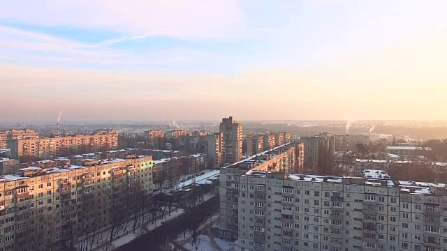 空中的冬季城市美丽的夜空视频素材