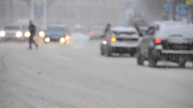 暴风雪来了。的焦点。视频素材