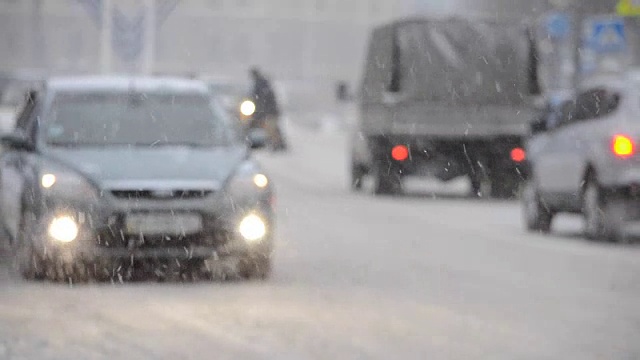 暴风雪来了。的焦点。视频素材