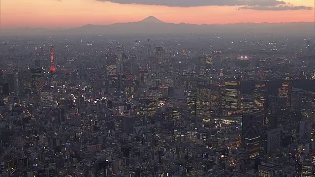 日本富士山和东京塔，东京夜景视频素材