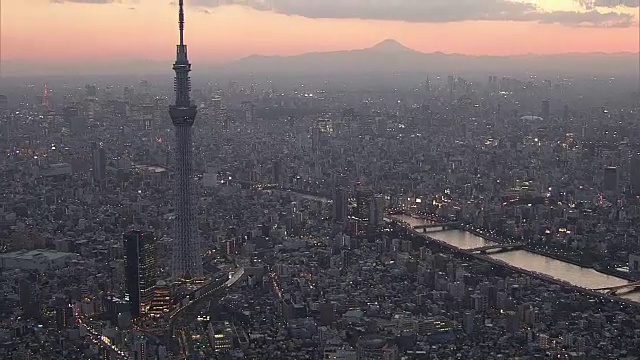 富士山和天空树，东京，日本视频素材