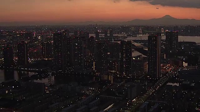 空中，东京夜景彩虹桥和富士山，日本视频素材