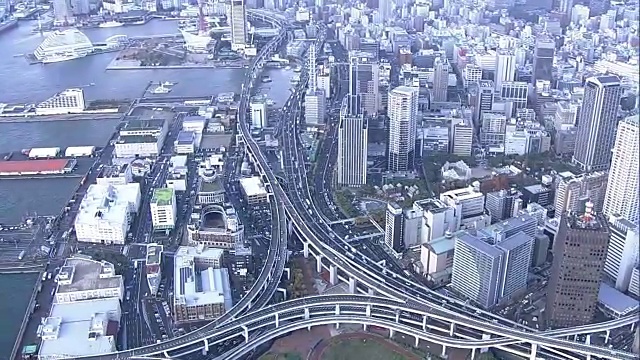 日本兵库市神户港附近的空中航拍视频素材