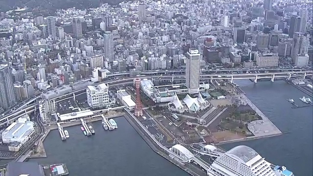 日本兵库市神户港附近的空中航拍视频素材