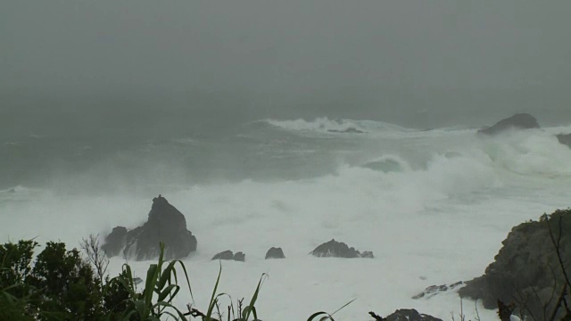 日本和歌山潮野角怒涛视频素材