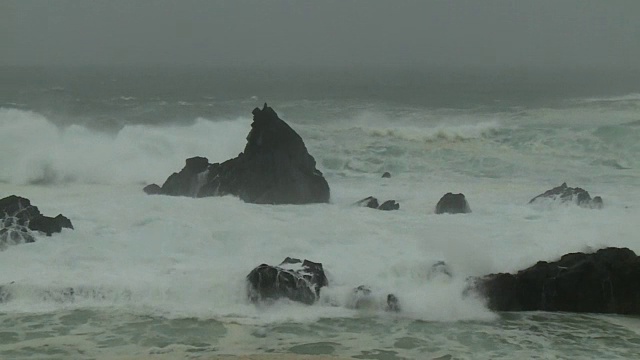 日本和歌山潮野角怒涛视频素材