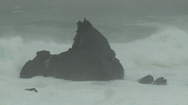 日本和歌山潮野角怒涛视频素材