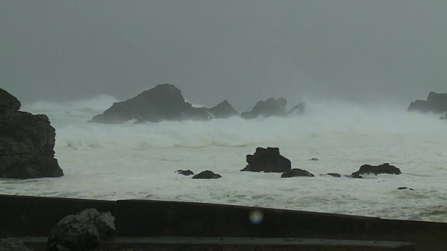 日本和歌山潮野角怒涛视频素材