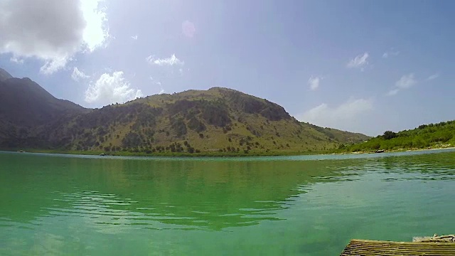 山中的湖视频下载