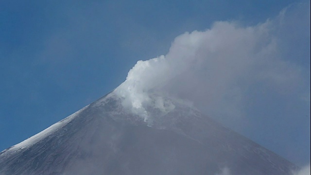 克柳切夫斯科伊火山喷发顶部视频素材