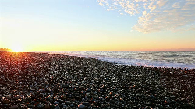 海岸线向左平移至日出视频素材