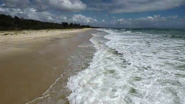 飞越海滩视频素材