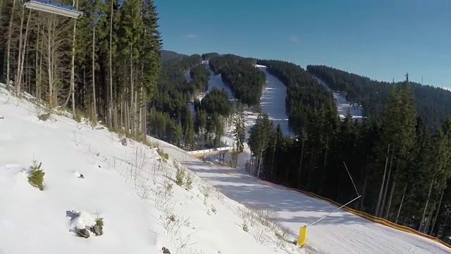 滑雪缆车乘坐视频素材