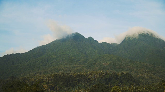 山川和天空的景观。Camiguin岛视频素材