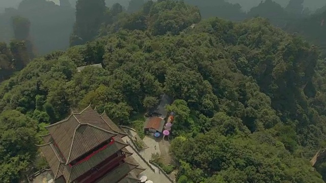 天门山上的天门山庙视频素材