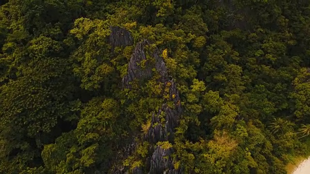 美丽的热带泻湖，鸟瞰图。热带岛屿视频素材