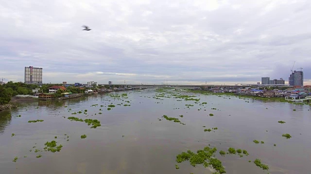 波澜河与水面天空的倒影视频素材