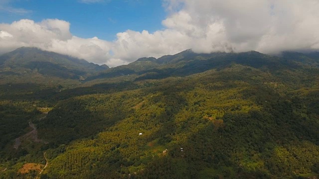 有热带森林的山脉。Camiguin岛菲律宾视频素材