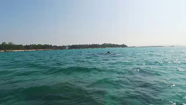 在缅甸的孟加拉湾乘船旅行视频素材