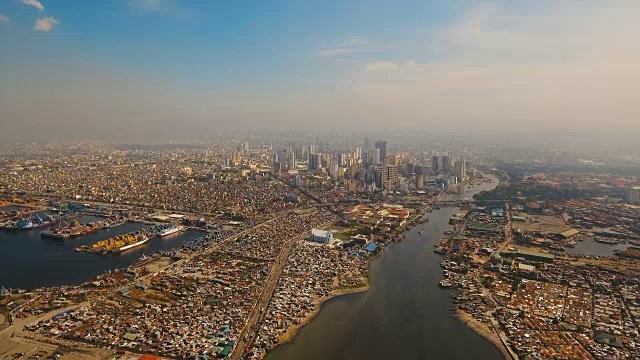 有摩天大楼和建筑物的空中城市。菲律宾,马尼拉马卡迪视频素材