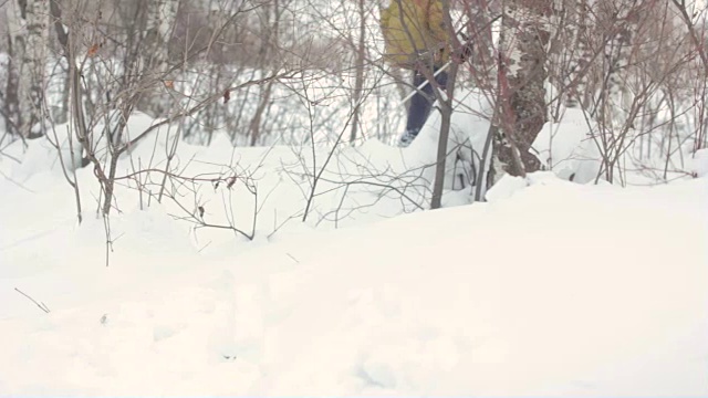 滑雪者在雪地里视频素材