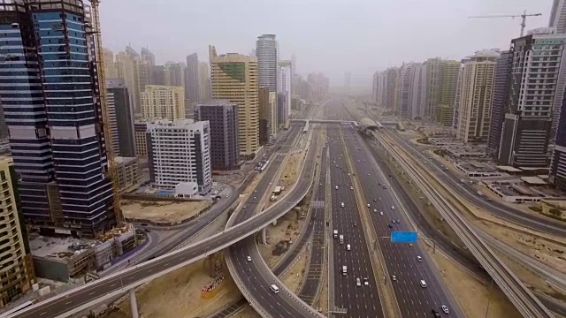 美丽的未来城市景观与道路，汽车，火车，摩天大楼鸟瞰图。迪拜,阿联酋视频素材