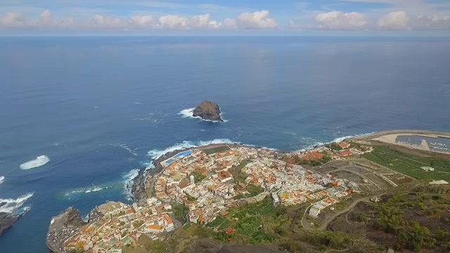 Roque de Garachico是大西洋海岸附近的一个小岛。特内里费、金丝雀、西班牙视频素材