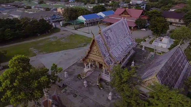 美丽的古泰国风格的寺庙与粉红色视频素材